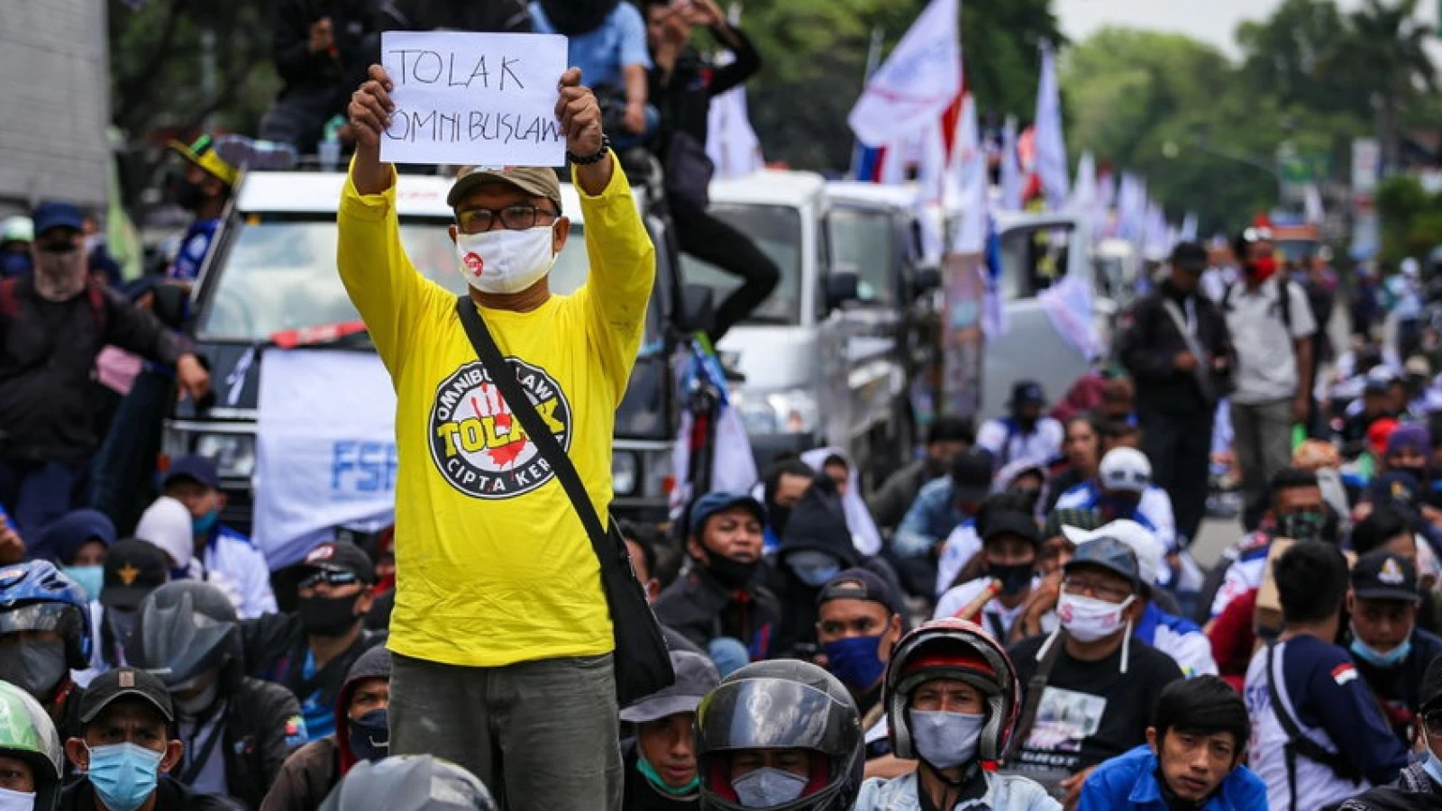 [UNTUK KESEKIAN KALINYA], HENTIKAN PEMBAHASAN RUU CIPTA KERJA DAN FOKUS SELAMATKAN RAKYAT!!!