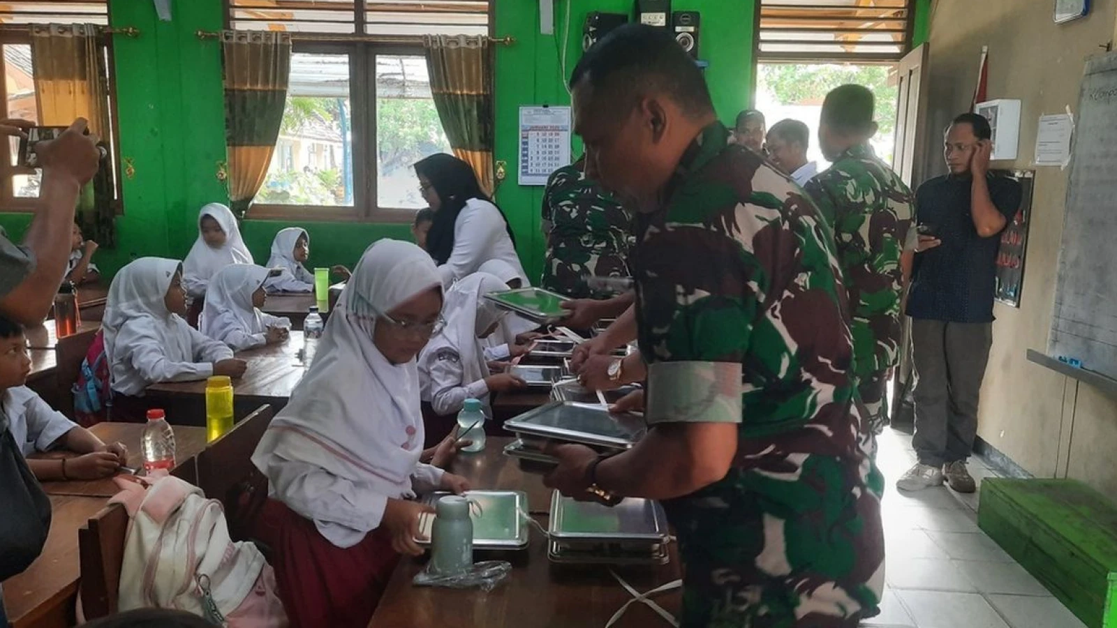 Hentikan Remiliterisasi: Militerisasi Masyarakat Sipil Mengancam Demokrasi