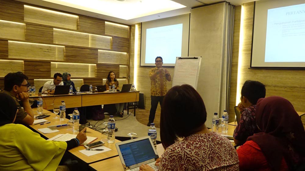 Mendorong Pemenuhan Hak Atas Privasi Melalui Perlindungan Data Pribadi Konsumen di  Indonesia