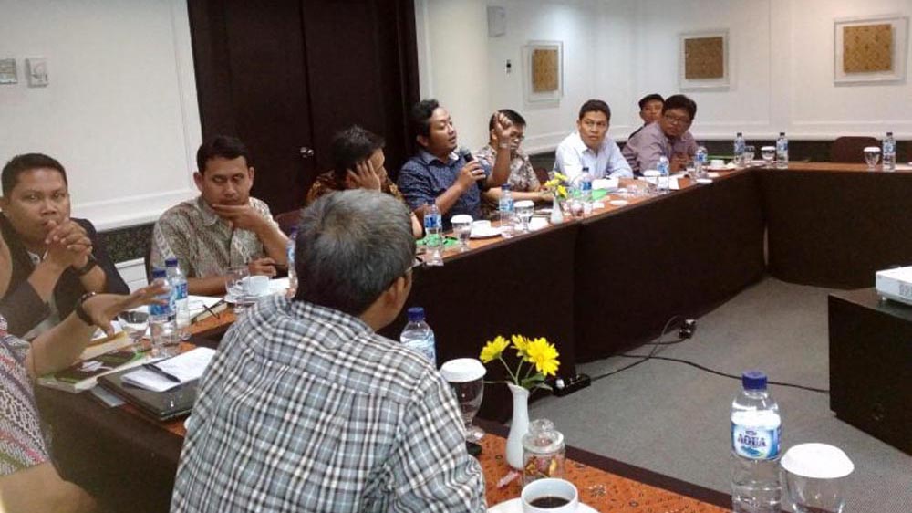 Digital Literacy for Democratic Content Governance