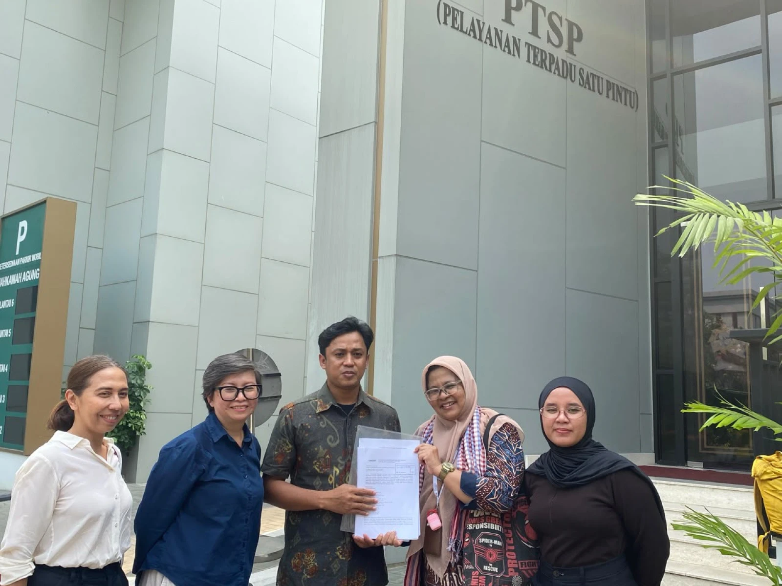 Korban Moderasi Konten dan Koalisi Masyarakat Sipil Gugat PP 71/2019 ke Mahkamah Agung